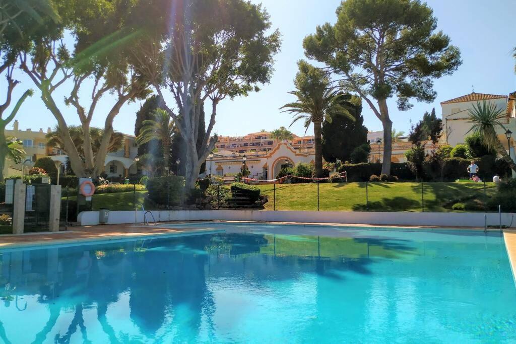 شقة Dona Carlota Gardens, Sea Views, Pool, Restaurant توريمولينوس المظهر الخارجي الصورة