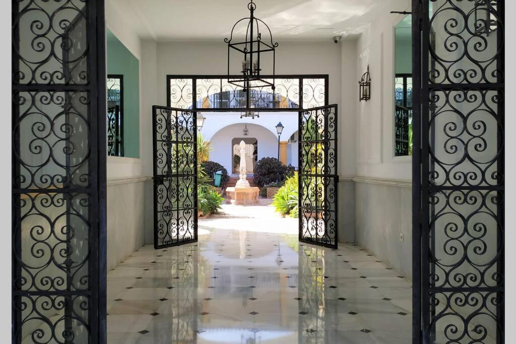 شقة Dona Carlota Gardens, Sea Views, Pool, Restaurant توريمولينوس المظهر الخارجي الصورة