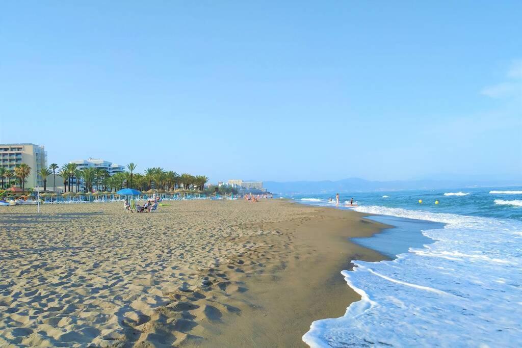 شقة Dona Carlota Gardens, Sea Views, Pool, Restaurant توريمولينوس المظهر الخارجي الصورة